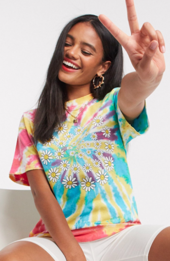 T-shirt multicolore avec un motif fleuri