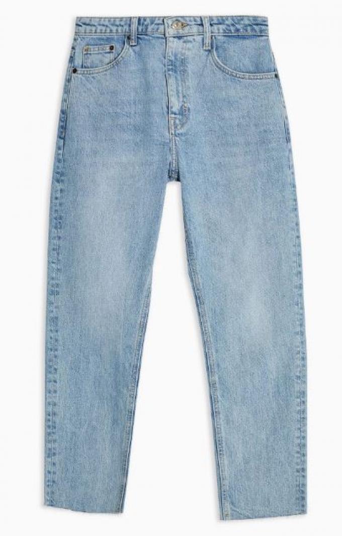 Gebleekte mom jeans in cropped model
