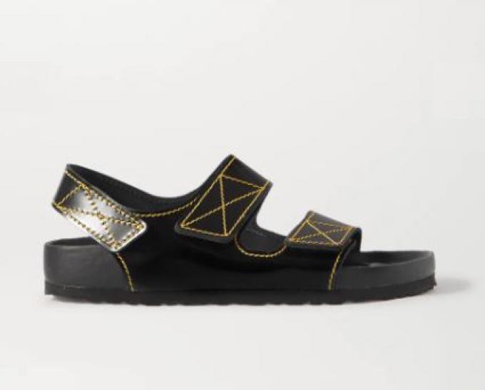 Chunky sandaal in shiny zwart met geel stiksel