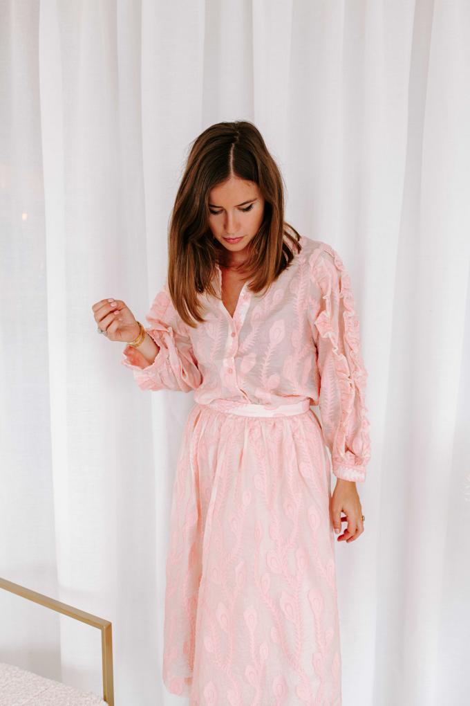 Poederroze midirok met verenprint