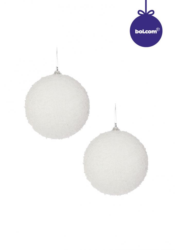 Winters wit: grote witte foam kerstballen