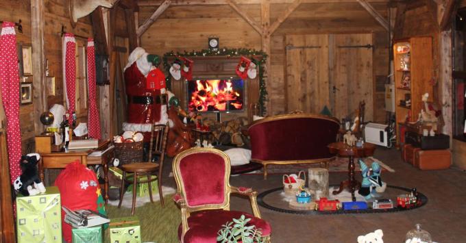 Het Huis van de Kerstman is een grote blikvanger in stadspark Casier.©DJW