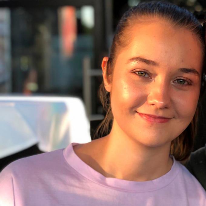 Manon Van Hauwaert (21)
