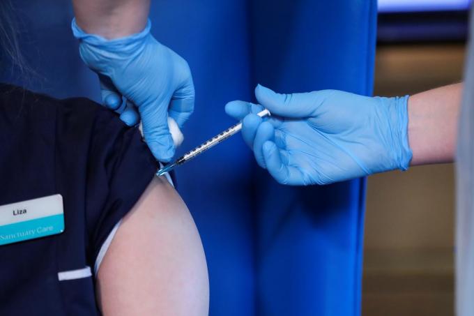 2021 moet het jaar van de vaccinaties worden.©RUSSELL CHEYNE REUTERS