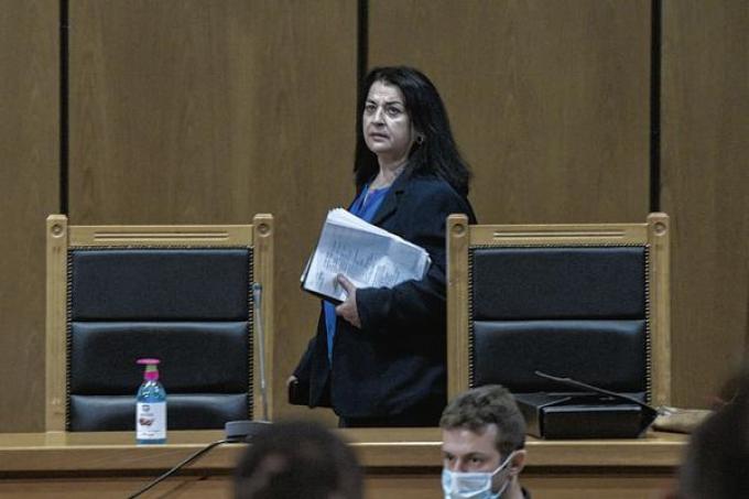 Grafisch vormgeefster Fiona Oikonomidou kiest voor Griekse rechter Maria Lepenioti