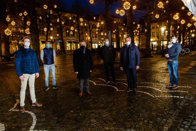 Piet Vanderyse, Jencey Provoost, Peter Van Praet, Dirk Van Hegen, Dries Langsweirdt en burgemeester Dirk De fauw.©Davy Coghe Davy Coghe