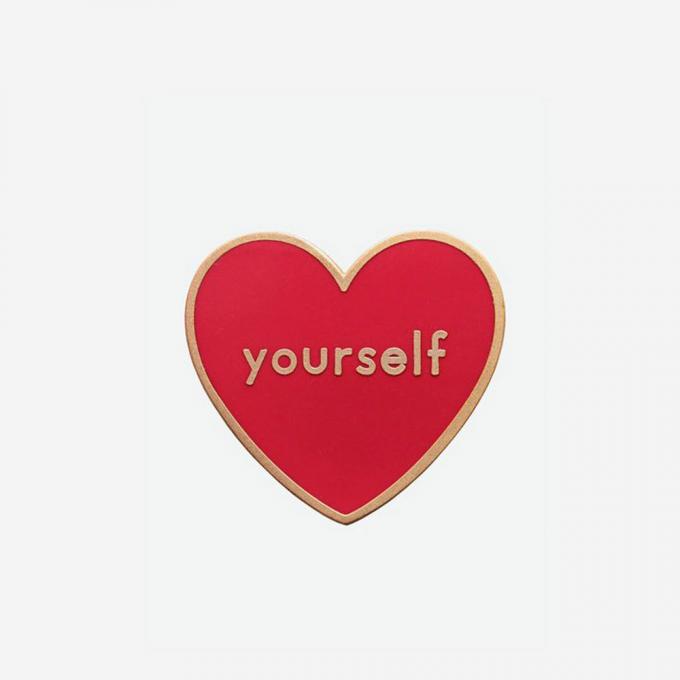 'Love yourself'-pin