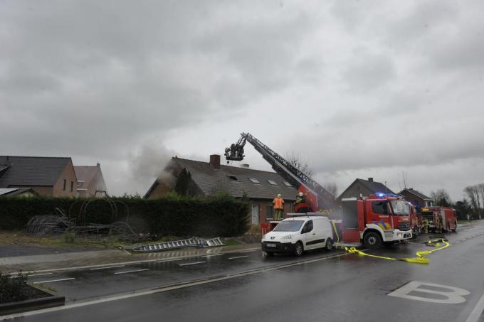 De brandweer had de handen vol met de zware brand.©PADI foto FODI