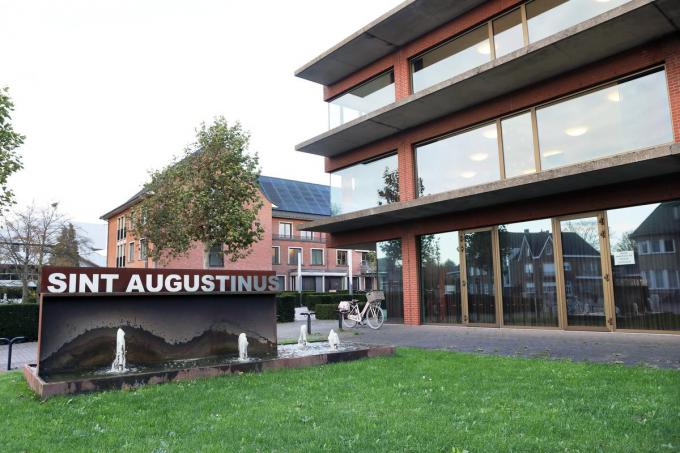 Niettegenstaande de corona-overlijdens in het woonzorgcentrum Sint-Augustinus (foto) stierven er in 2020 niet meer mensen in Torhout dan in andere jaren. Gelukkig geen oversterfte dus.©Johan Sabbe