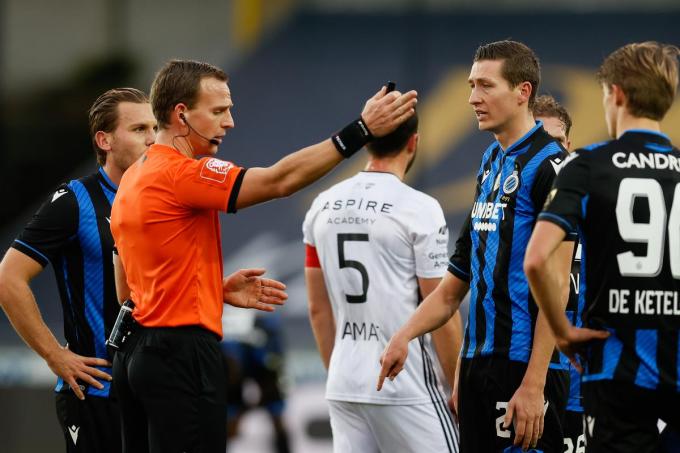 Hans Vanaken krijgt rood tijdens de match tussen Club Brugge en KAS Eupen op zaterdag 26 december.©BRUNO FAHY BELGA