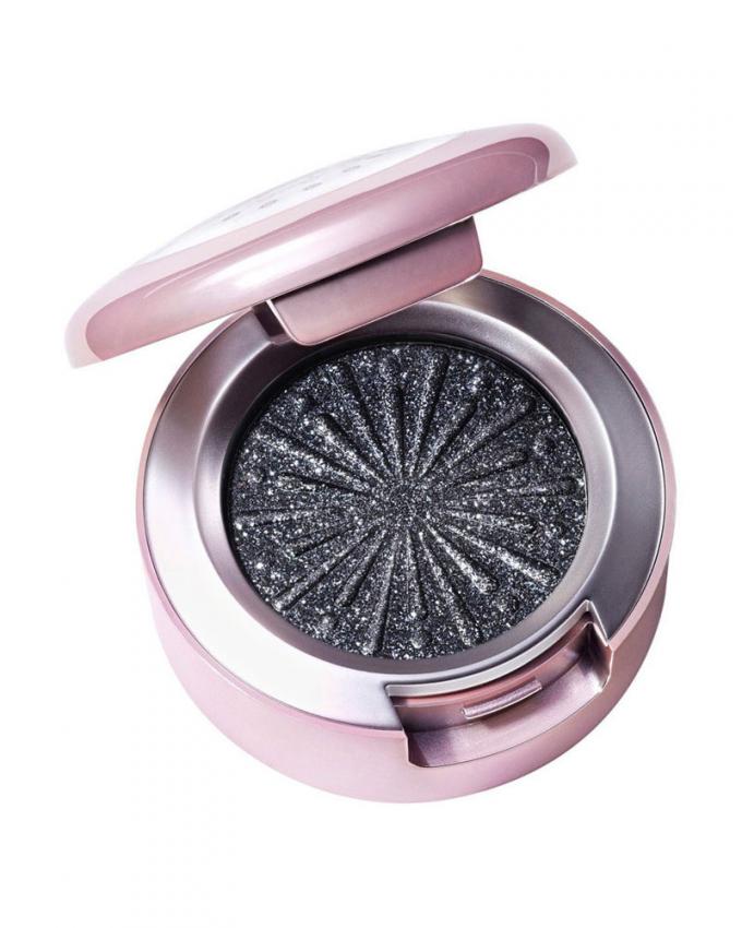 Extra Dimension Foil Eyeshadow van M.A.C Cosmetics in de kleur Silver Bells