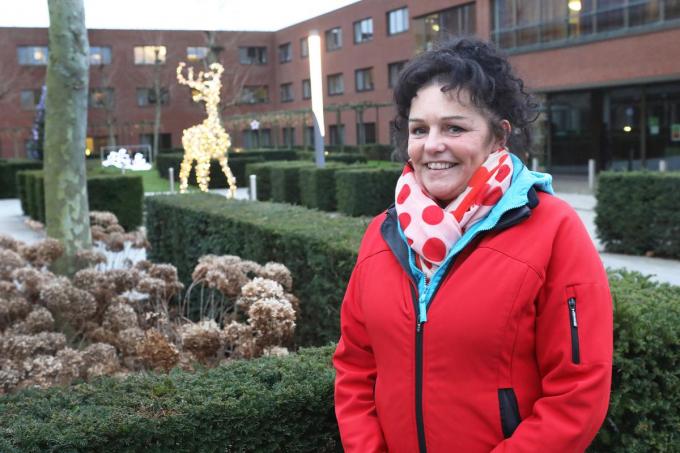 Martine Kerkhove bij het Torhoutse woonzorgcentrum: “Ik beschouw de bewoners als mijn kinderen.”©Johan Sabbe