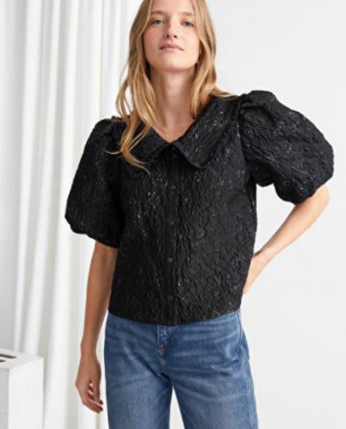 Ruffle blouse met textuur en pofmouwen