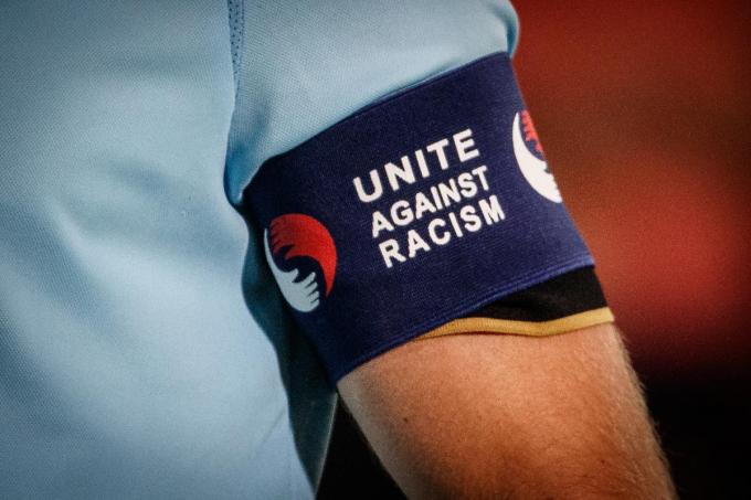 De armband van Clubkapitein Ruud Vormer. Unite Against Racism. (foto Belga)©KURT DESPLENTER BELGA