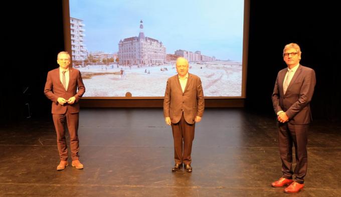 Minister Matthias Diependaele, burgemeester Geert Vanden Broucke en Johan Vandendriessche op de voorstelling.© Isabelle Vanhassel