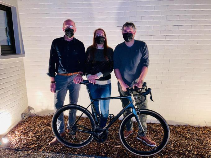 Kevin Vandemaele, Mieke Lambrecht en Matthias Croene: de bezielers achter fietsclub De Kassei Klievers. (foto AV)