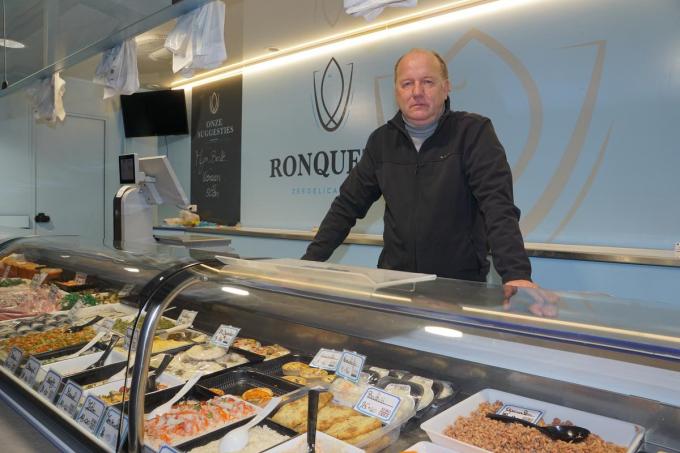 Jean Claude Ronquetti is al 37 jaar lang bekend als sympathieke vishandelaar op markten in de regio.© MM