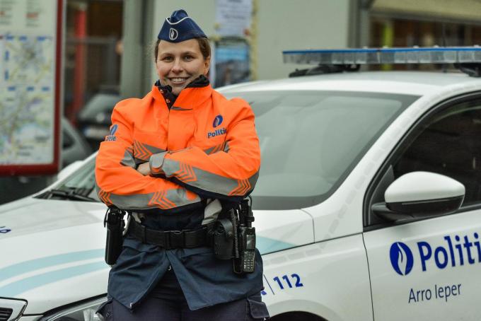 Naïri is de trotse eerste vrouwelijke wijkinspecteur in Wervik. (Foto LVW)