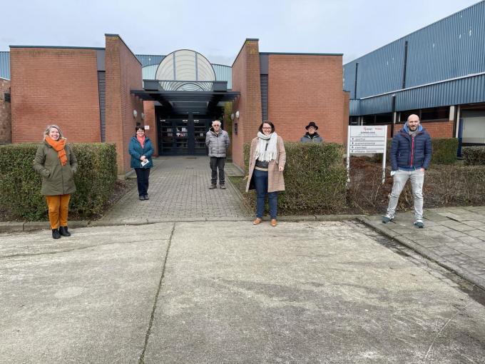 Kathleen Bruneel, Annie Cool (CD&V), Luc Ghyselbrecht (CD&V), Kimberly Maenhoudt, Jef Pollentier (CD&V) en Andy Versyck (Groen) willen allemaal dat de gemeenteraad digitaal wordt uitgezonden.© JR