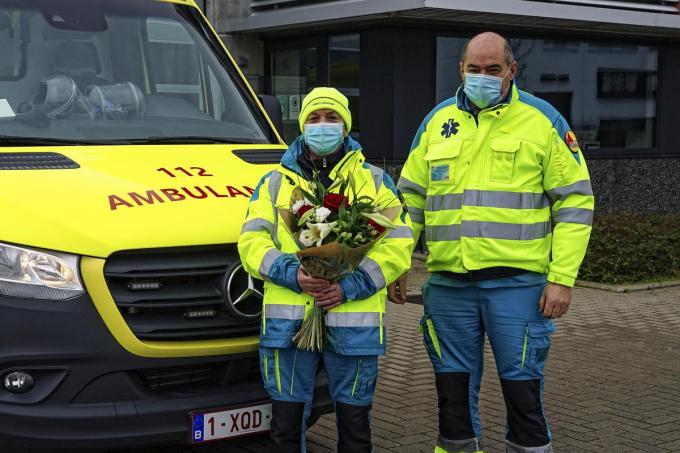 Ambulanciers Geert Decoene en Stefaan Seurynck: “We blijven paraat staan voor hen die hulp nodig hebben. (foto CLL)