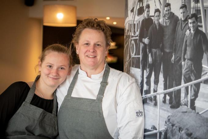 Voor Marianne Pauwaert, hier met haar dochter, is koken een familie-aangelegenheid. (Foto Westtoer)