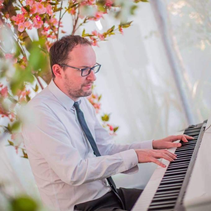 Jonathan D’Hondt is directeur en pianoleraar in vzw het Muziekhuis.© GF