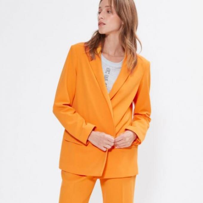 Klassieke blazer met overslag in oranje