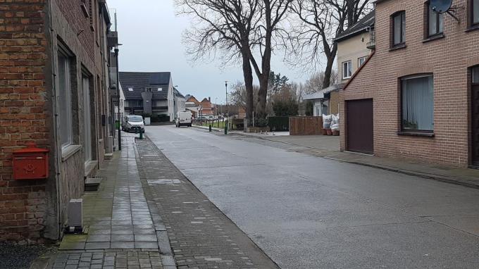 Het incident deed zich voor in In de Dorpsstraat in Ettelgem.© BB