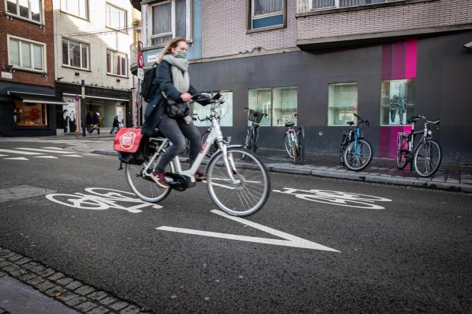 Verkeersveilige kernen waar koning auto niet langer de plak zwaait. Dat is volgens de meeste burgemeesters de weg die we moeten inslaan.©Kurt Desplenter foto Kurt