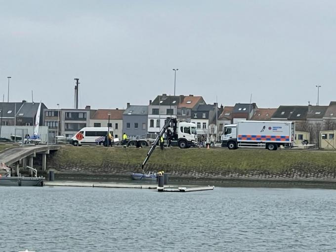 Vrijdag werd een sonarboot ingezet om de Spuikom af te speuren, maar dat bleef zonder resultaat.©Jeffrey Roos JR