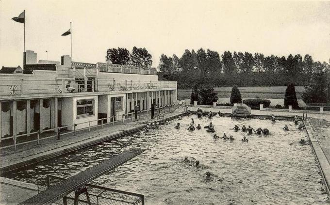 Het vroegere openluchtzwembad bij het sterrenrestaurant 't Oud Konijntje. (foto GF)