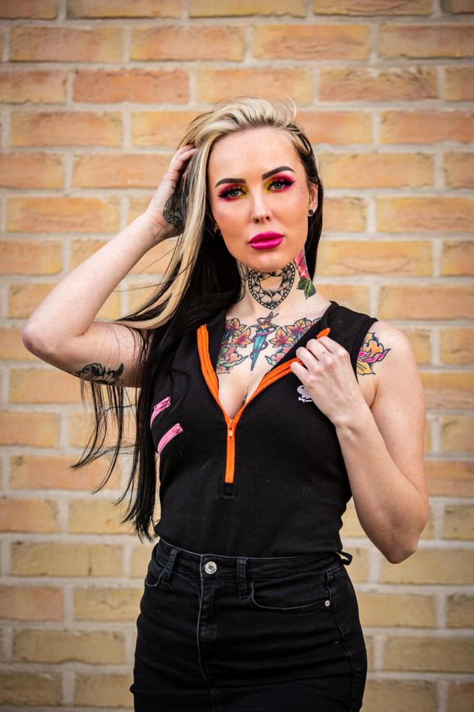 Geschikt Efficiënt Materialisme Tattoomodel Celine Rose (25) doet de hoofden draaien in Lichtervelde: “ Mensen spreken me vaak aan in het Engels” - KW.be