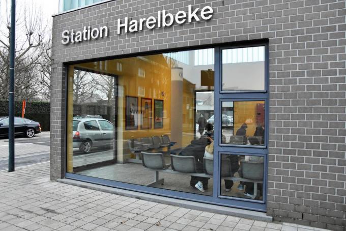 De wachtzaal in het station van Harelbeke is wel nog elke dag open.©LUDO-OSTIJN LOO