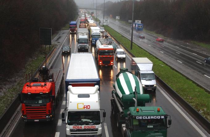 De overkapping van de E17 tussen Kortrijk-Zuid en Kortrijk-Oost wordt in het licht van K-R8 ‘volwaardig onderzocht’.© PHK