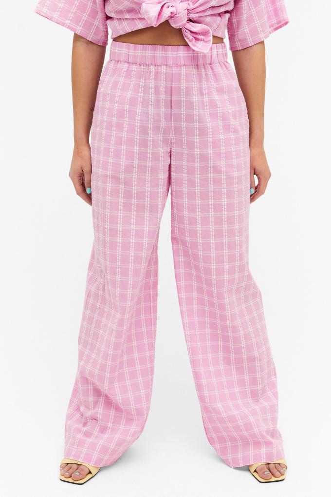 Roze broek met ruitjesmotief