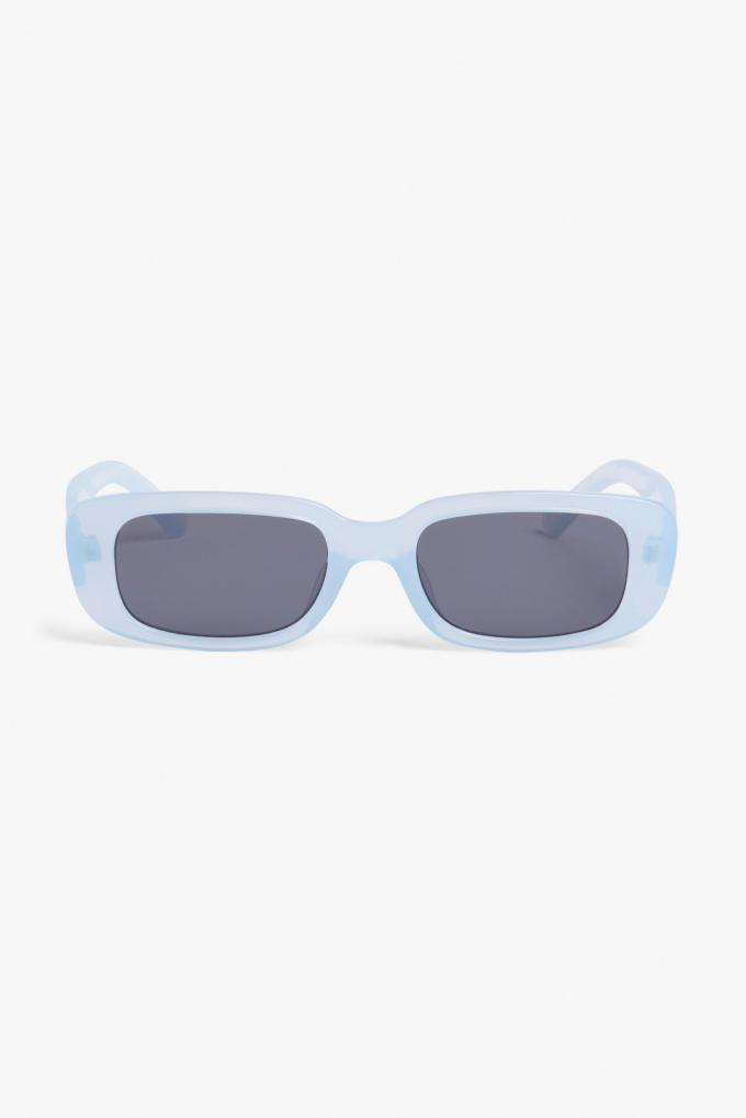 Babyblauwe zonnebril