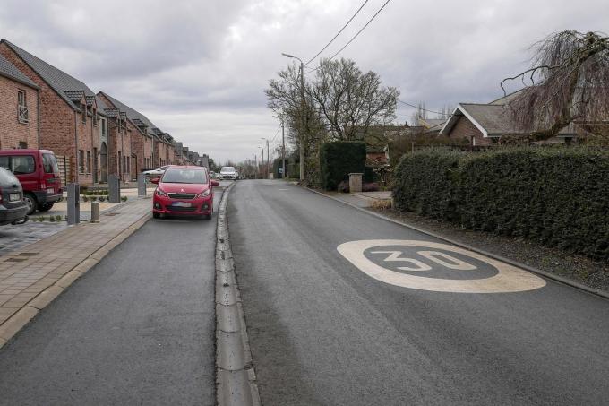 De bewoners van de d’Halluinweg krijgen het verkeer van de omleiding langs hun deur.© (Foto CL)