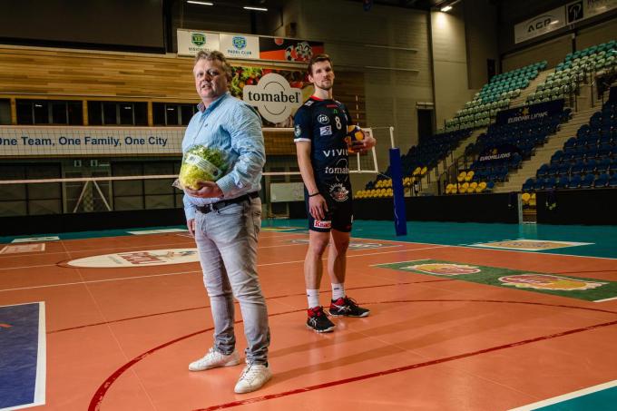 Fine Fleur producent Dirk Declercq en volleybalspeler Matthijs Verhanneman: pleitbezorgers van een gezonde voeding. (Foto davy Coghe)