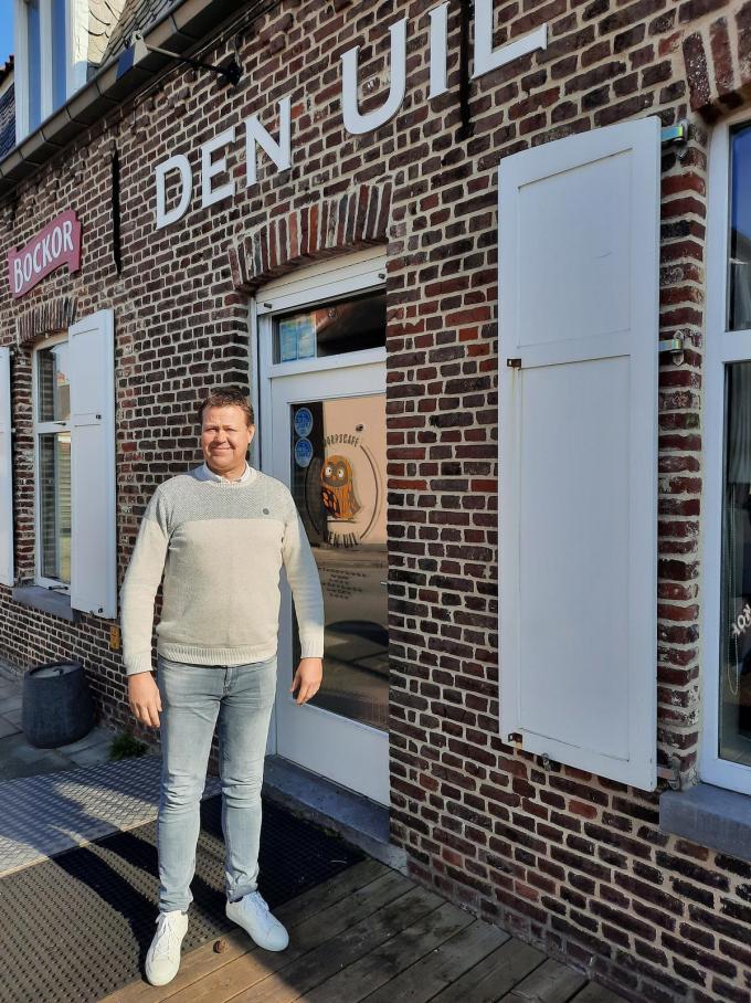 Claude Verbeke voor dorpscafé Den Uil waar hij in 2017 een tweede professionele carrière startte.