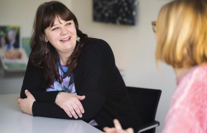 Nathalie Van Hulle is sociaal werker bij Kind en Gezin. “Ik haal veel voldoening uit de succesverhalen.”© foto TVH