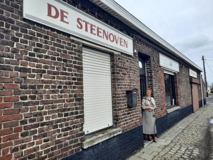 Café De Steenoven staat er al 130 jaar onveranderd bij, maar gaat straks tegen de vlakte.