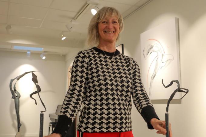 Martine Vyvey tussen haar kunstwerken.© PM