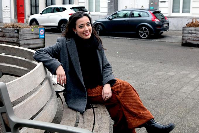 Femke op een bank voor onze babbel in Antwerpen.© PADI/Daniël