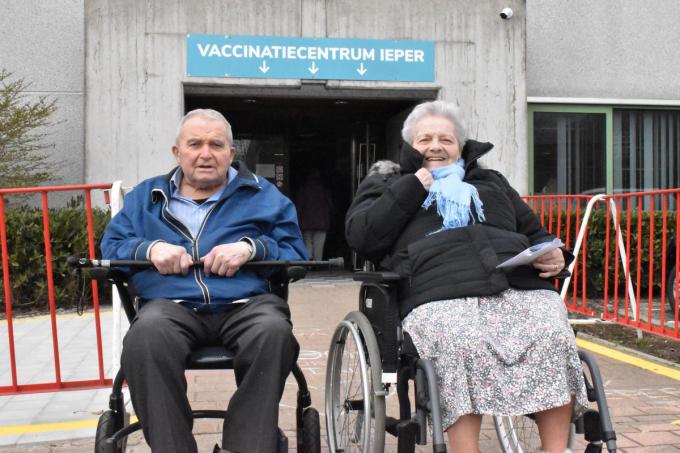 Georges en Georgette Titeca gingen in alle rust en kalmte hun eerste vaccin halen.© EG
