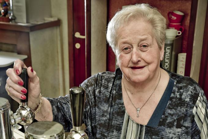 Paula Wyckhuyse, bekende cafébazin van café De Karpel, is overleden aan corona.© Stefaan Beel
