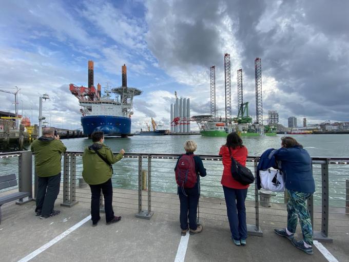 Onder meer de zwaarlastenkaai bezorgt de Oostendse haven goede cijfers.©Peter MAENHOUDT Peter Maenhoudt