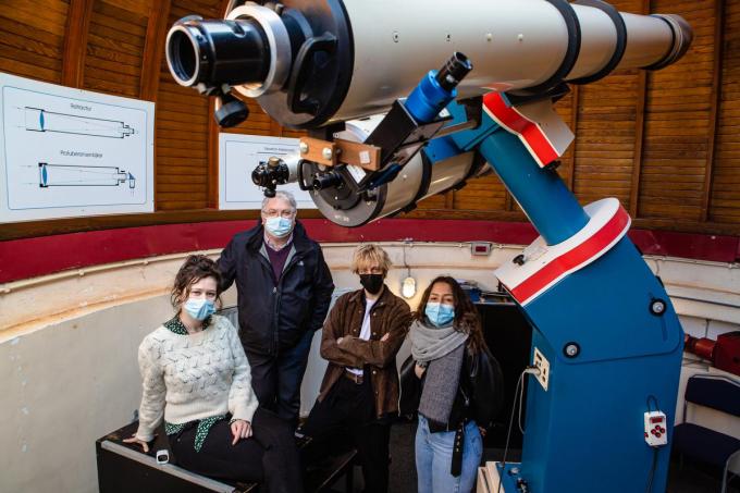 Sarah Verplancke, Nico Blontrock, Neil Haesebrouck, Prisca Schalenbier bij de volkssterrenwacht.© Davy Coghe