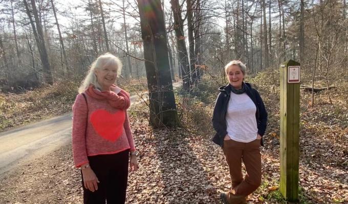 Marijke Vanryckeghem en Roos Taeckens wandelden ook al naar Compostella© KVdm