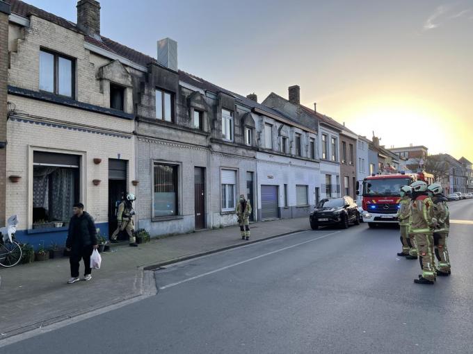 De brandweer moest niet meer blussen, maar controleerde wel het gebouw.©Jeffrey Roos JR