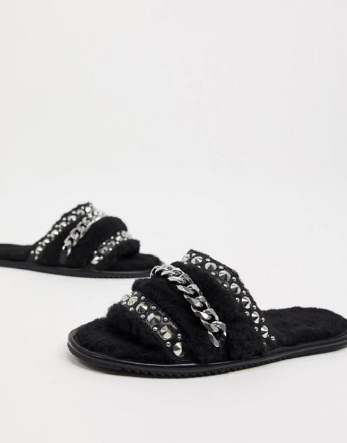 Zwarte slippers met chains